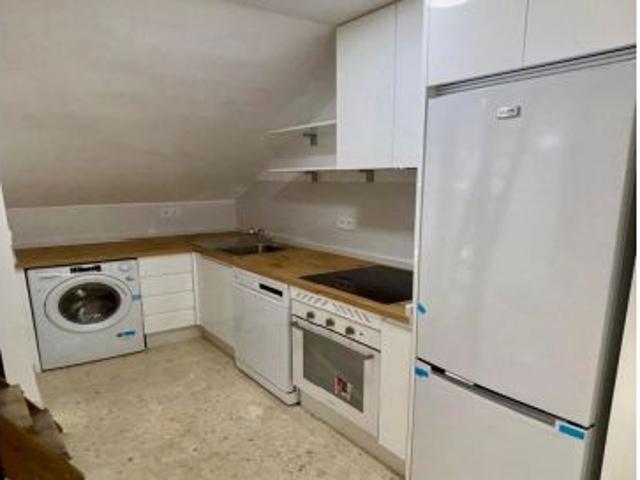 A. Ofrecemos local transformado en vivienda en la zona de Barrio del Naranjo, completamente reforma