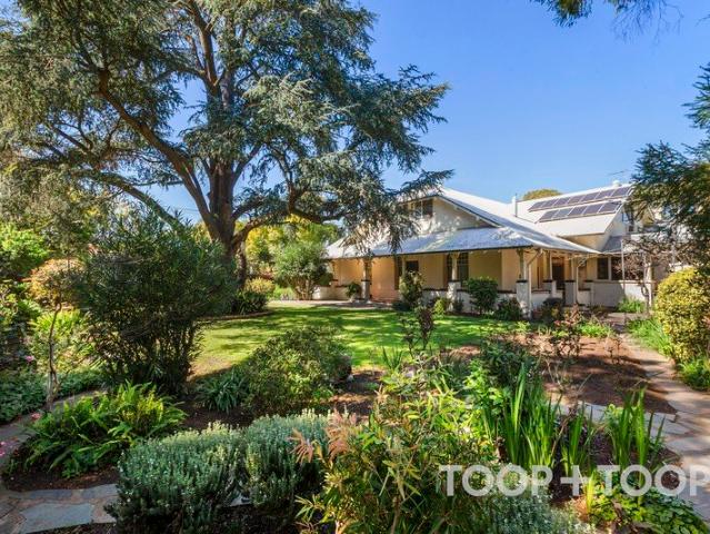 A ONCE IN A LIFETIME OPPORTUNITY ON 2090SQM OF LAND WITH TENNIS COURT JUST WALKING DISTANCE TO KING WILLIAM ROAD