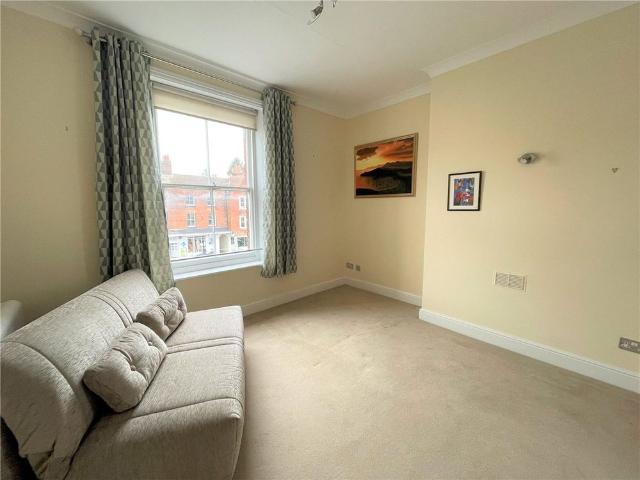 A one bedroom second floor apartment situated in the heart of Marlborough High Street