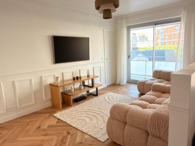 A one of a kind 2 room apartment, fully renovated