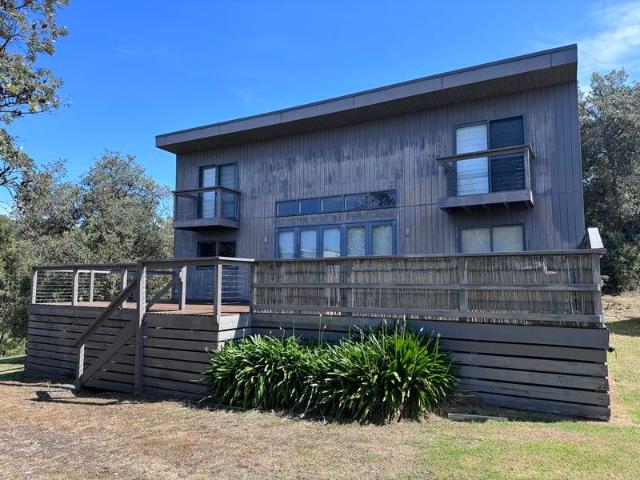 A ONE OF A KIND BEAUTY IN VENUS BAY!