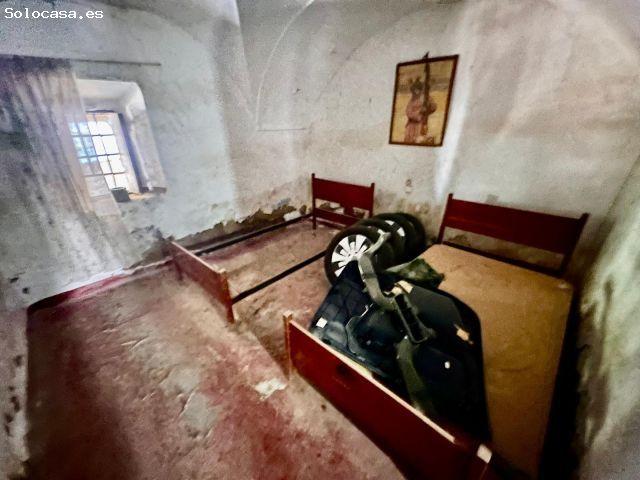A. Oportunidad Única en La Coronada: Antigua Casa con Encanto y Potencial Turístico ?