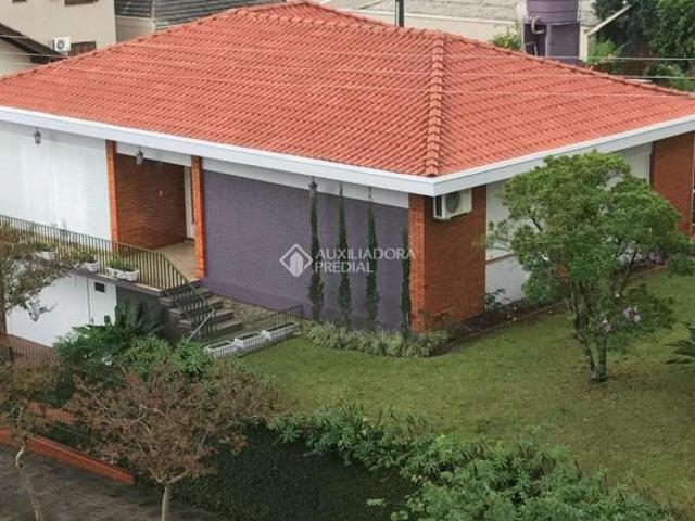 A Auxiliadora Predial vende casa no centro de Dois Irmãos!