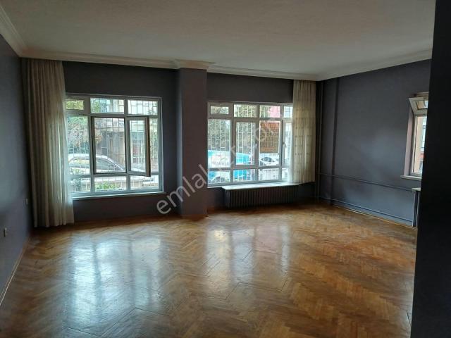Aşağı Ayrancı Merneviş Sokakta Otoparklı Yüksek Giriş 2+1 Satılık Daire