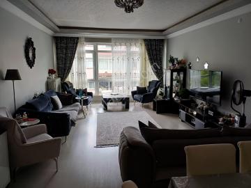 Aşağı Ayrancı Güvenlik Caddesinde 3.katta Ön Cephe Açık Otoparklı Yapılı 145 M2 3+1 Kiralık Daire