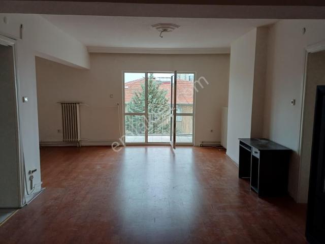 Aşağı Ayrancı Platin Sokakta Kombili Otoparklı Katta Manzaralı 3+1 Kiralık Daire Eids Onaylı