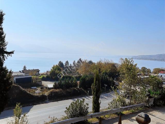 Aşağı Dereköy De Ful Göl Manzarılı 900m2 Arsa Ve 190 M2 Villa