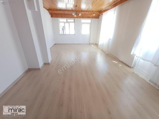 Aşağı Hisar Mahallesinde Merkezi Konumda Geniş Kiralık Daire