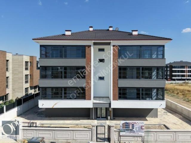 Aşağısöğütönü'de Site İçinde Özel Garajlı 3+1 Lüks Satılık Daire