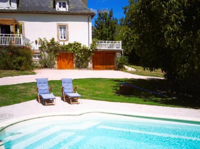 Charmante maison avec piscine et vue panoramique