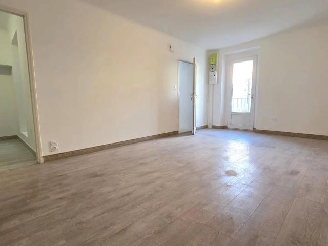 À acheter sur Charleval: Appartement T3 de 65m²