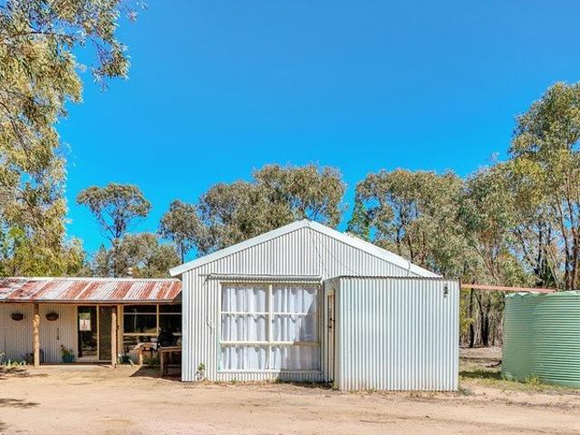 A BUSH LOVER'S RETREAT