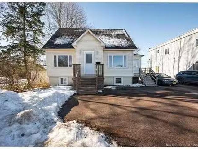 A, B 26 Westview Terr, Riverview, NB, E1B 3S3 house for sale.