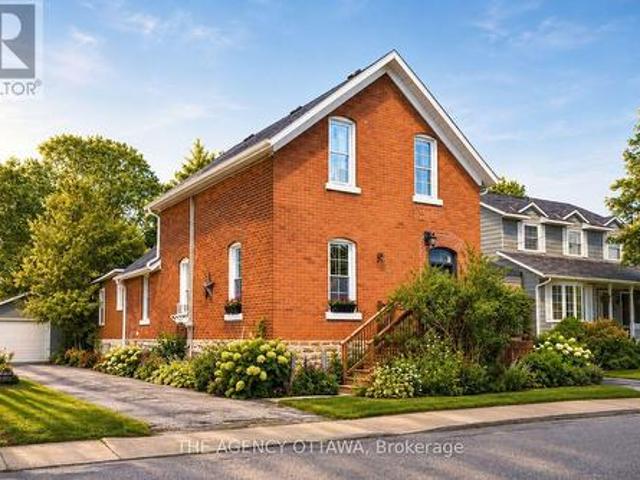 A & B 33 Napoleon Street, Carleton Place, ON, K7C 2X4 house for sale | Listing ID X13555 | Royal LePage