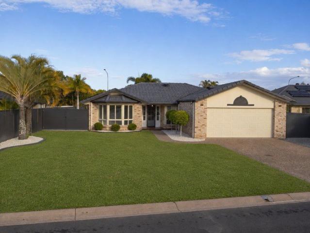A Backyard built for fun Complete with Pool, Shed & Secure Boat/Caravan Access