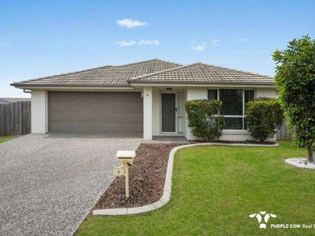 A Backyard to Love, Space to Enjoy & Shops Just a Stroll Away!