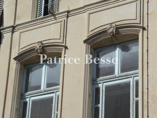A Bar le Duc, un hôtel particulier du 18e s. Et son jardin. 810m² Bar le Duc