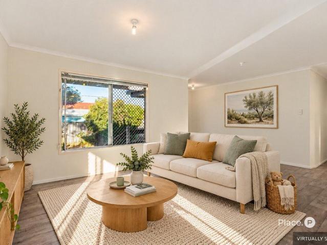 A Bayside Block With More Possibilities Than Most