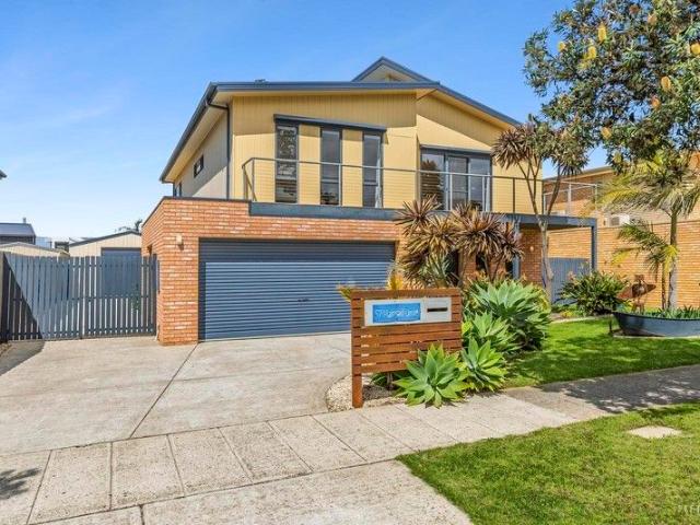 A Bayside Haven To Live, Entertain And Relax