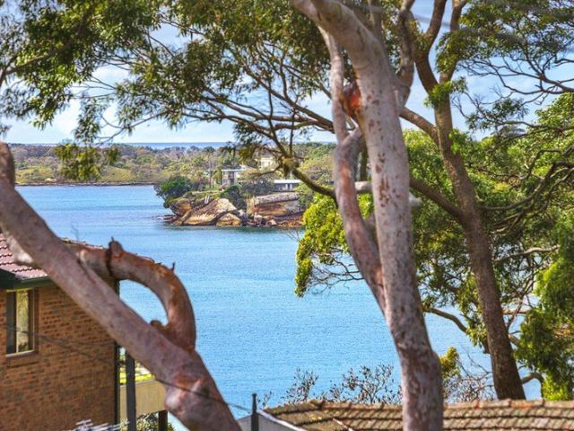 A Beachside Haven In Bundeena's Dress Circle