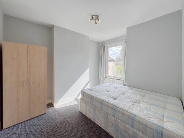 A beautiful 5 bedroom terraced house in E7