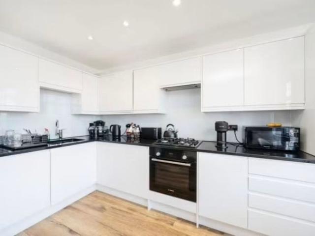 A beautiful 2 bedroom apartment in Muswell Hill Lo