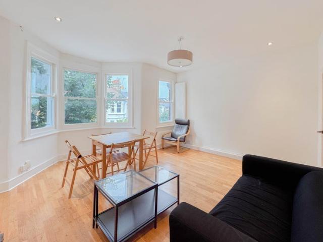 A beautiful 2 bedroom property in Haringey N8