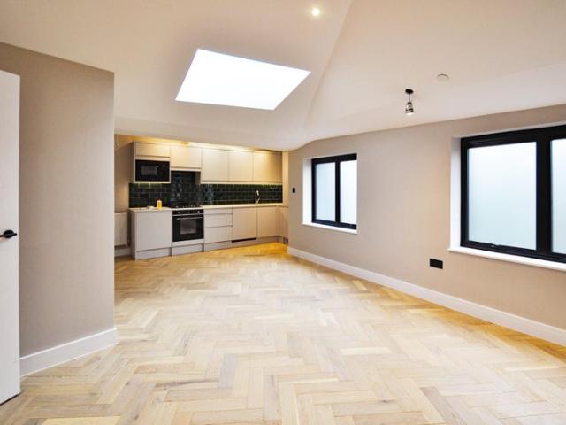 A beautiful 3 bedroom apartment in E7