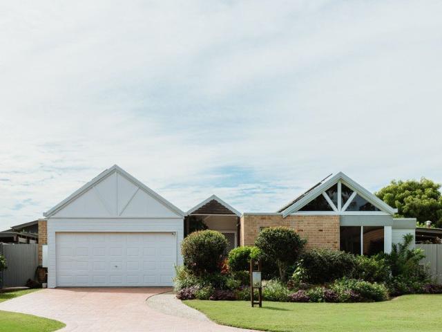 A BEAUTIFUL AESTHETIC INSIDE AND OUT EFFORTLESS COASTAL LIVING