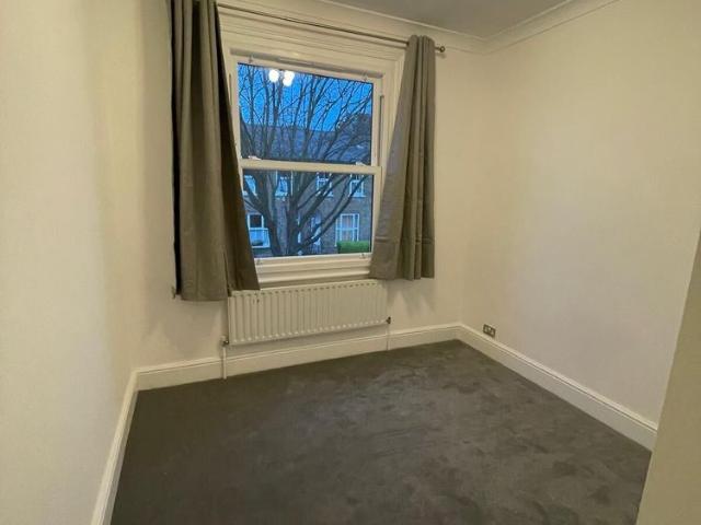 A beautiful and bright split level two bedroom flat located on Duncan Road, TW9