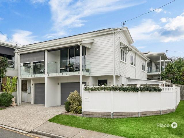 Freehold! A Beautiful Balance of Comfort, Style & Outdoor Living