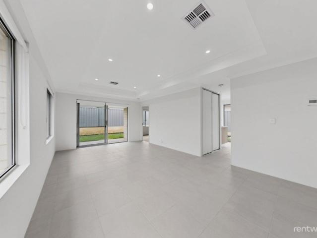 A BEAUTIFUL BALANCE OF SPACE, STYLE AND SOLAR!