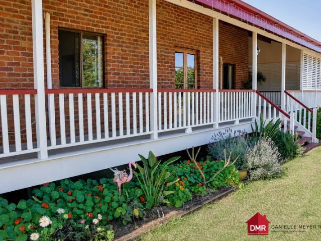 A BEAUTIFUL COUNTRY HOME WITH SPACE, WATER AND SOUL