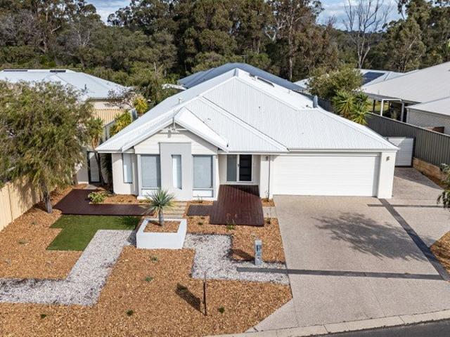 A Beautiful Ex Display Home Near Dalyellup Beach