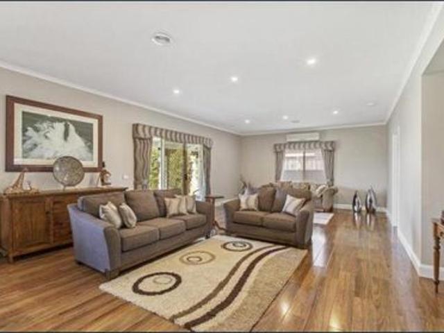 A BEAUTIFUL FAMILY HOME WITH IT ALL