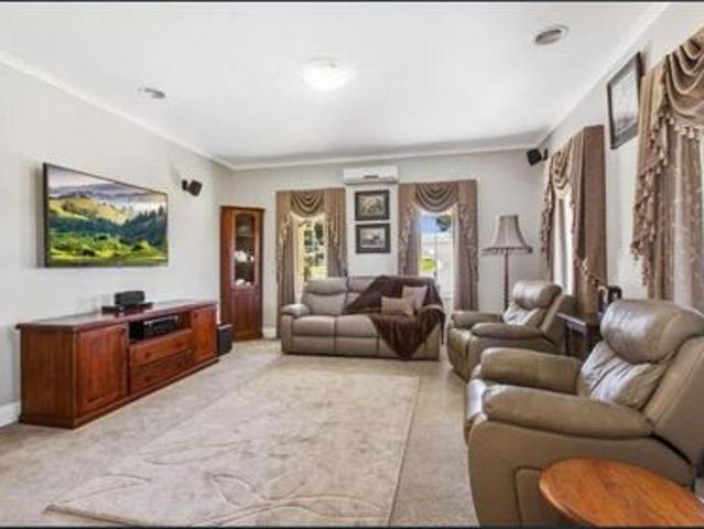 A BEAUTIFUL FAMILY HOME WITH IT ALL