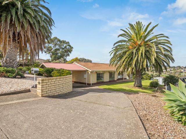 A BEAUTIFUL HALLETT COVE LIFESTYLE AWAITS!