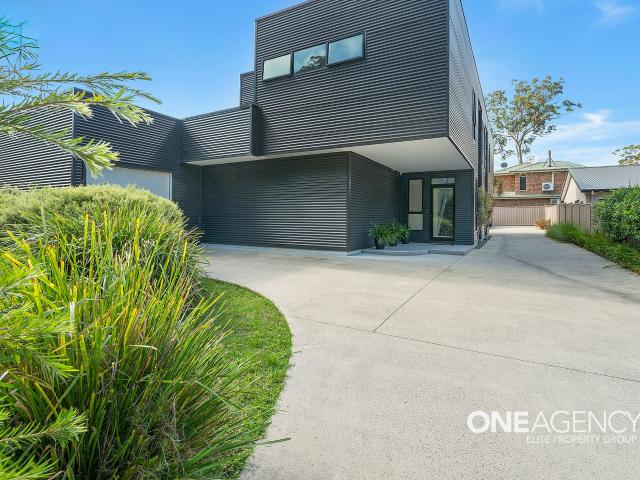 A BEAUTIFUL HOME IN CALLALA BAY