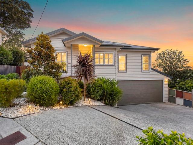 A Beautiful Home with Granny Flat, Coastal Vantage Point and Views