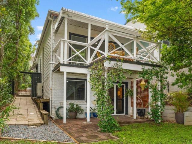 A Beautiful Lakeside Setting with a Stunning Master Retreat