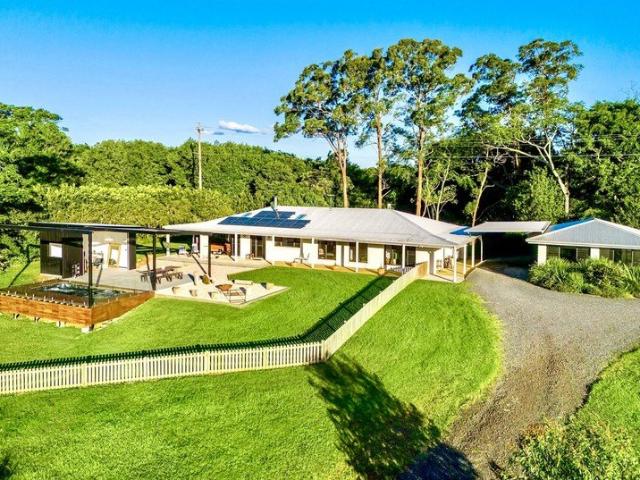 A beautiful lifestyle property in a prime hinterland location