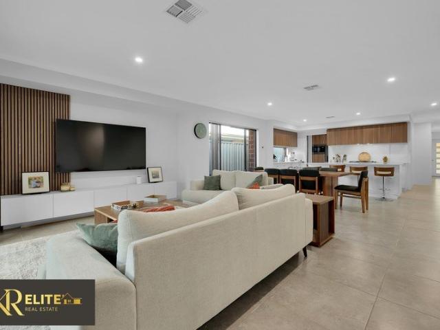 A beautiful modern home! Premium Schools catchment area