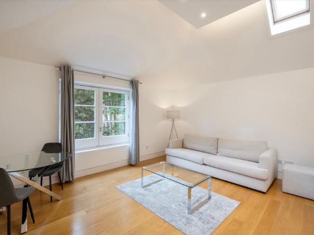 A beautiful one bedroom house to rent in the heart of Chelsea, SW3
