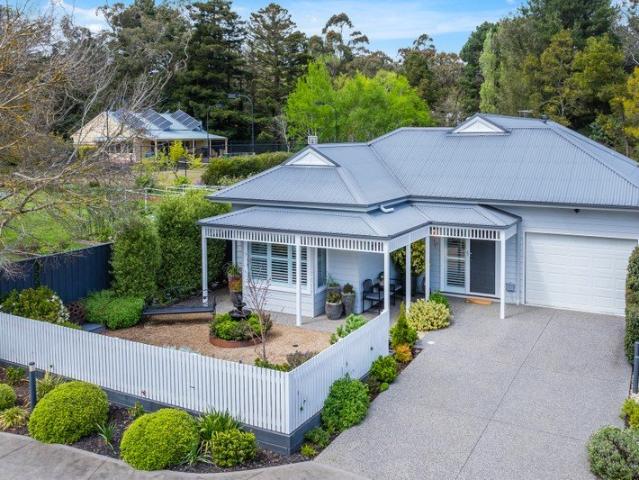 A Beautiful Private Garden Sanctuary in the Heart of Woodend