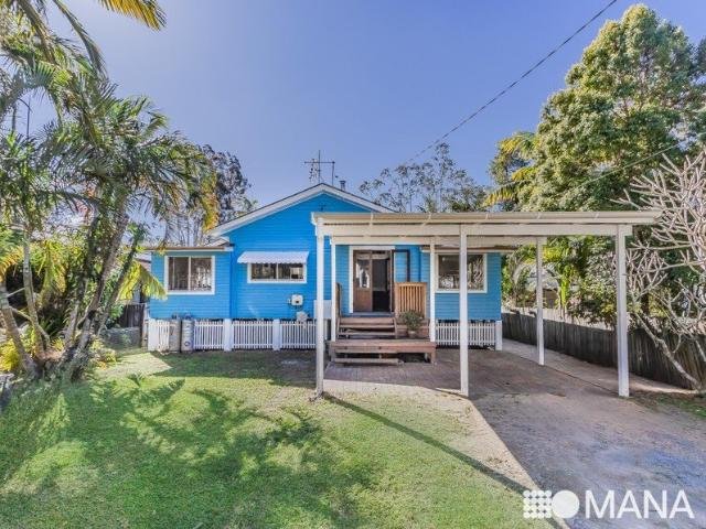 A beautiful Queenslander beach house just a stroll to the sand