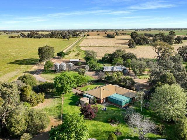 A Beautiful Rural Escape Only 8km from Deniliquin CBD