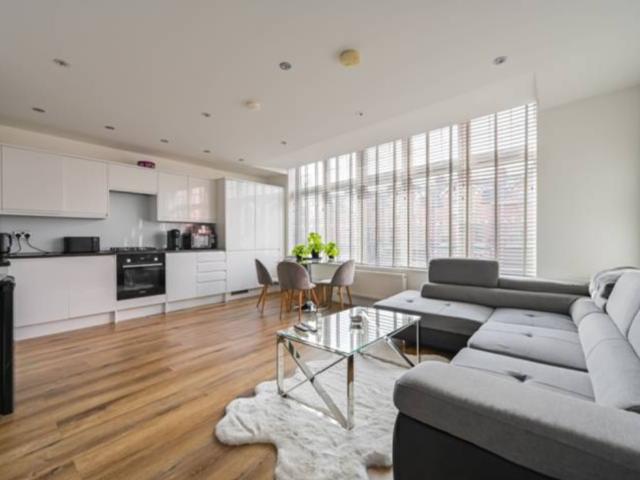 A beautiful spacious 2 bedroom apartment in Muswell Hill