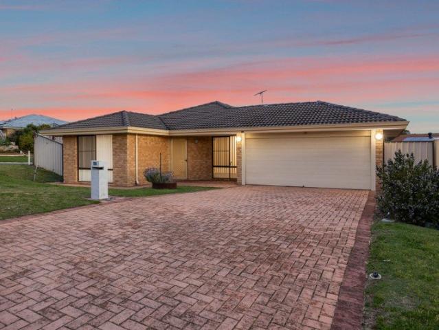A Beautifully Maintained Family Home in a Sought After Kinross Pocket