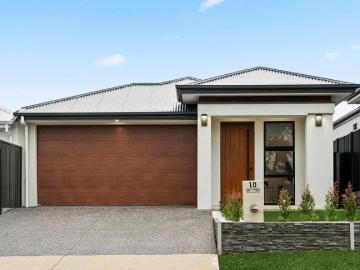 A Beautifully Appointed Home of Style & Simplicity