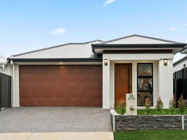 A Beautifully Appointed Home of Style & Simplicity